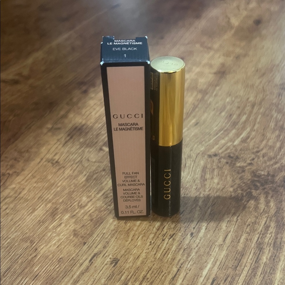 Mini Gucci Mascara Le Magnétisme in Eye Black with Gold Cap
